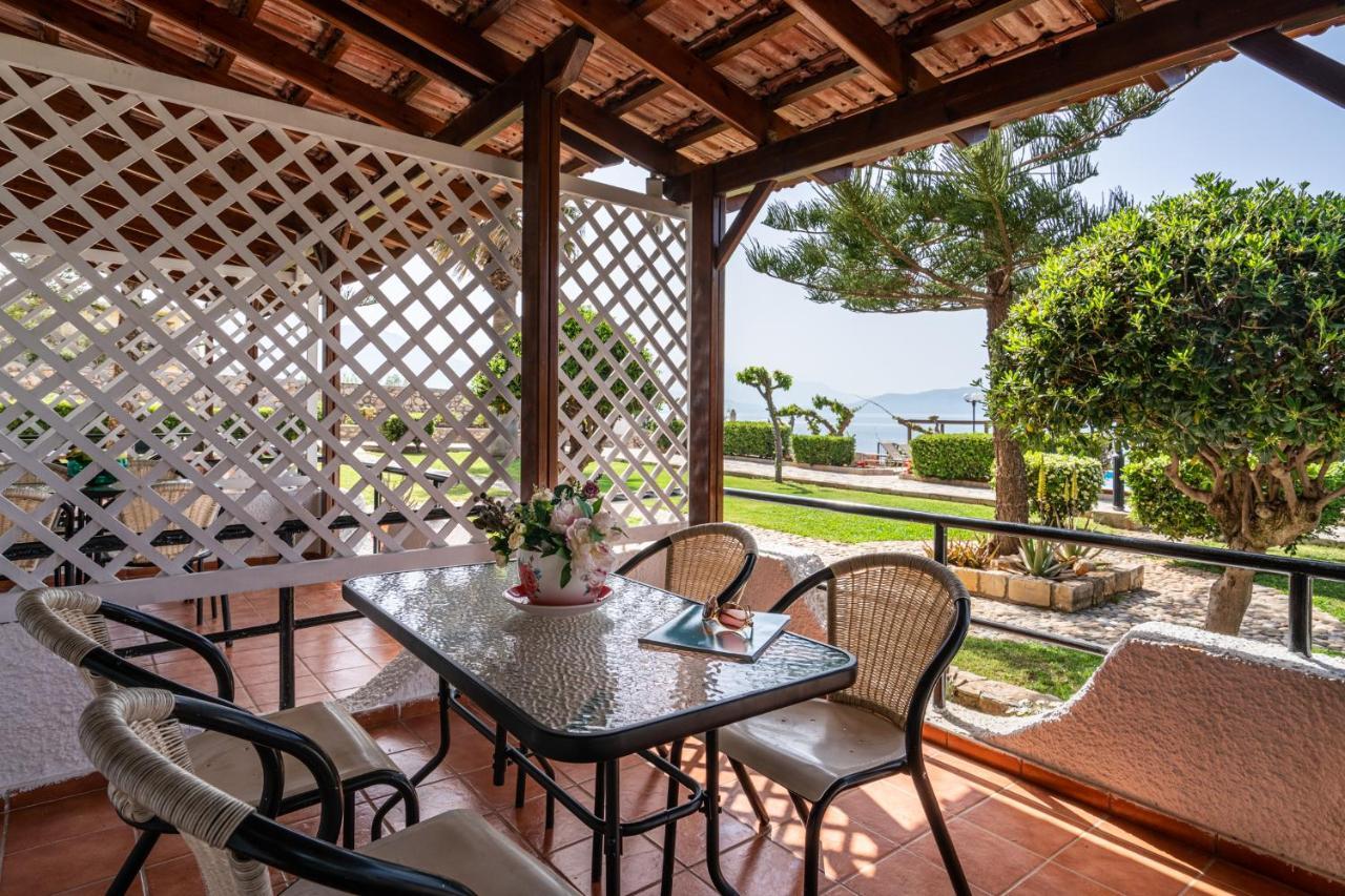Petres  Beachfront Family Villa Katerina With Private Pool, Playground, Bbq & Amazing Sea Views! מראה חיצוני תמונה