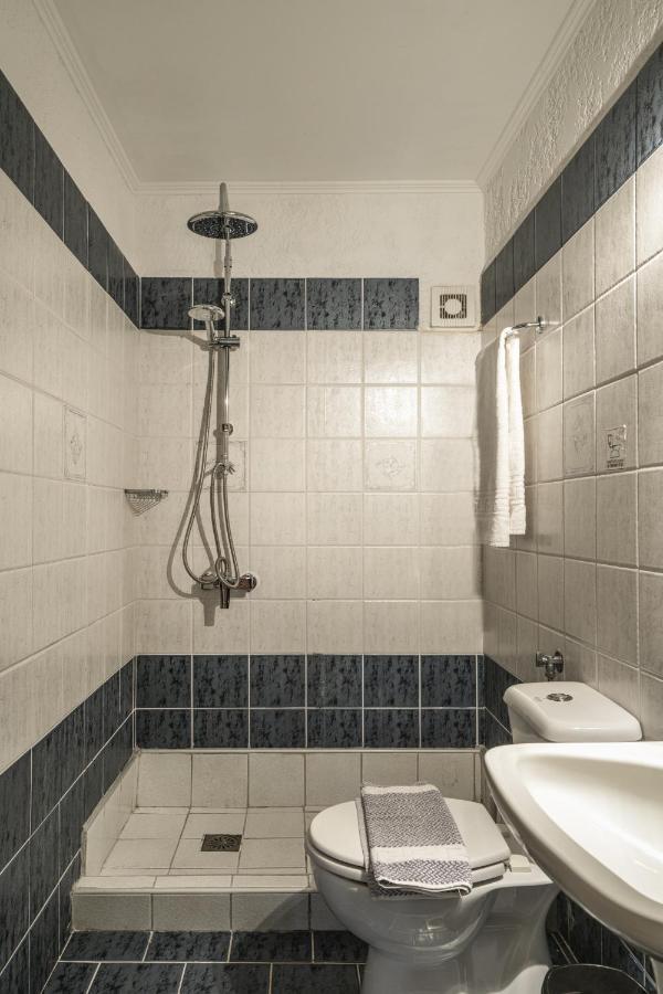 Petres  Beachfront Family Villa Katerina With Private Pool, Playground, Bbq & Amazing Sea Views! מראה חיצוני תמונה