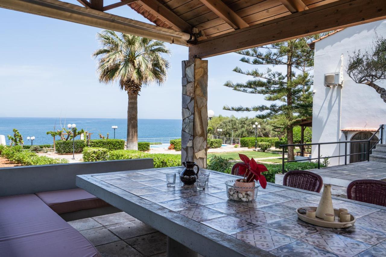 Petres  Beachfront Family Villa Katerina With Private Pool, Playground, Bbq & Amazing Sea Views! מראה חיצוני תמונה