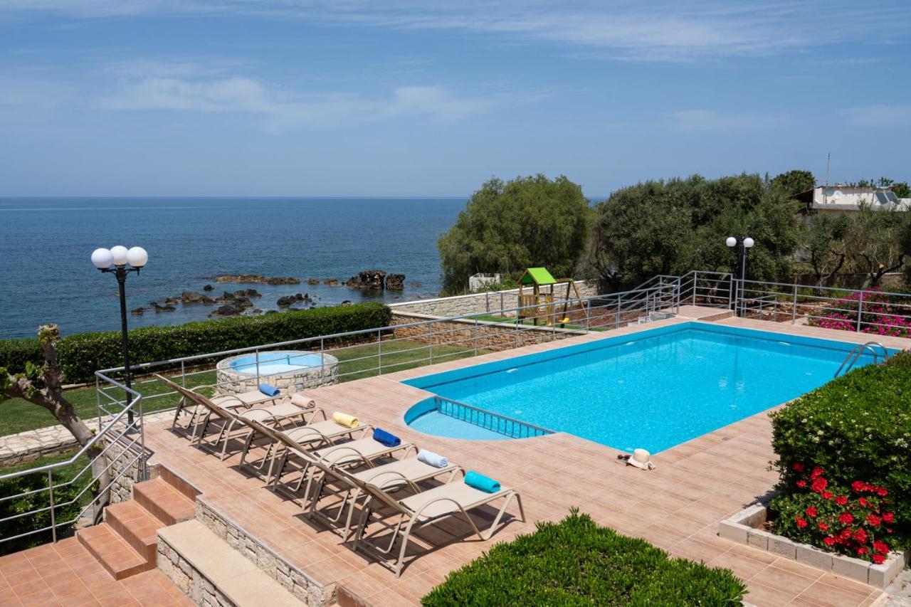 Petres  Beachfront Family Villa Katerina With Private Pool, Playground, Bbq & Amazing Sea Views! מראה חיצוני תמונה