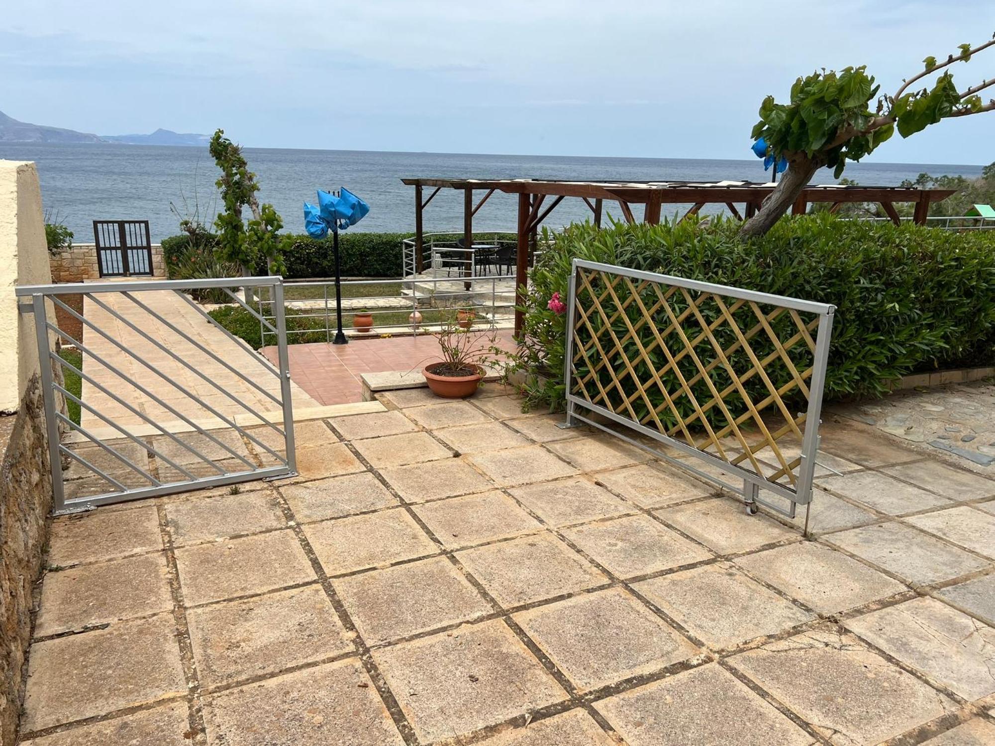 Petres  Beachfront Family Villa Katerina With Private Pool, Playground, Bbq & Amazing Sea Views! מראה חיצוני תמונה